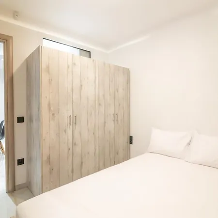 White Lux House In Town