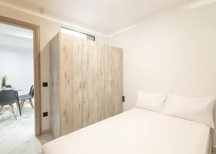 White Lux House In Town