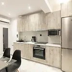 White Lux House In Town Apartament