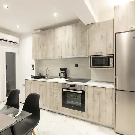 White Lux House In Town Apartment