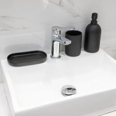 White Lux House In Town Apartment