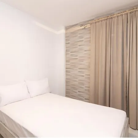 White Lux House In Town Apartment *